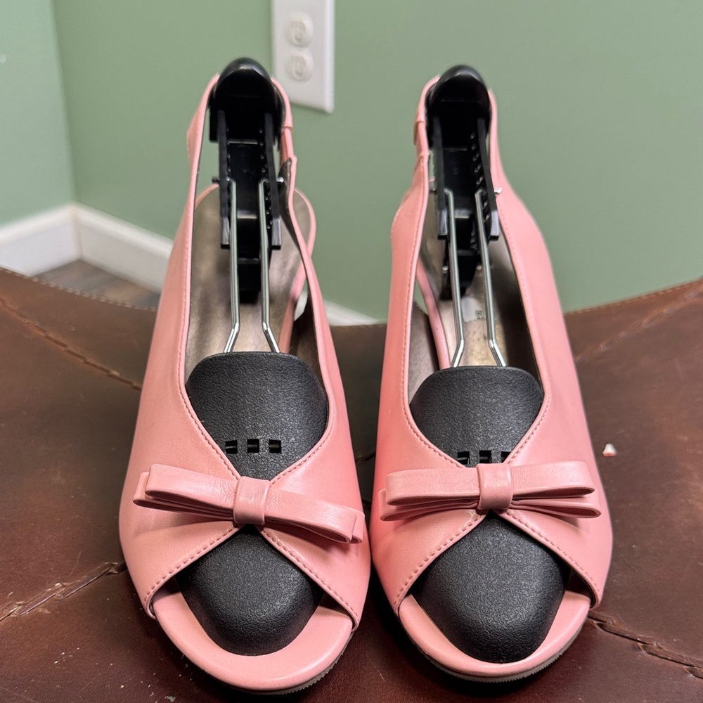 NWOT Array Pink Peep-Toe Bow sling back Heels 10M